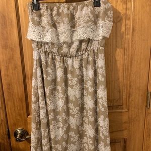 Studio Y Strapless Midi Dress! Size: Md